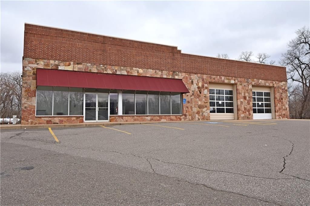 Tirebuilding_Kahkesh: 816 S Division St, Guthrie, OK 73044